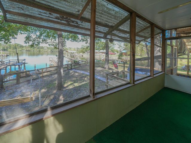 96 N Lakeside Drive, Huntsville, TX 77320