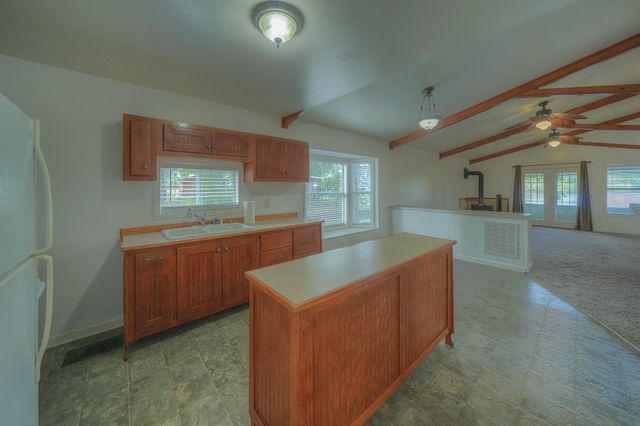 96 N Lakeside Drive, Huntsville, TX 77320