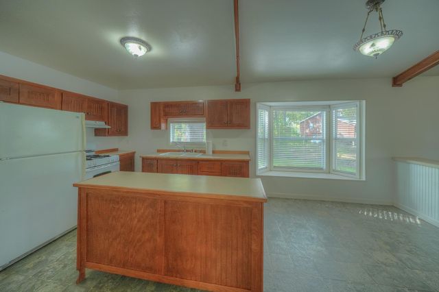 96 N Lakeside Drive, Huntsville, TX 77320