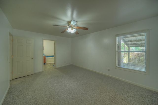 96 N Lakeside Drive, Huntsville, TX 77320