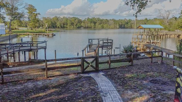 96 N Lakeside Drive, Huntsville, TX 77320