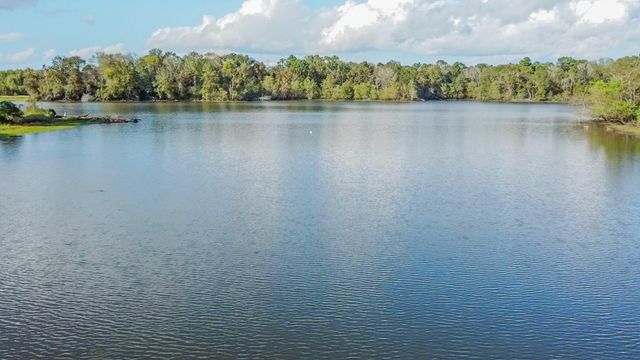 96 N Lakeside Drive, Huntsville, TX 77320