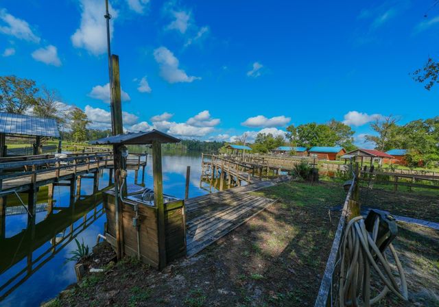 96 N Lakeside Drive, Huntsville, TX 77320