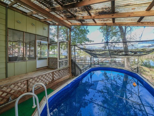 96 N Lakeside Drive, Huntsville, TX 77320