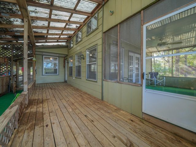 96 N Lakeside Drive, Huntsville, TX 77320