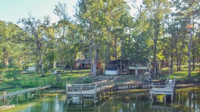 96 N Lakeside Drive, Huntsville, TX 77320