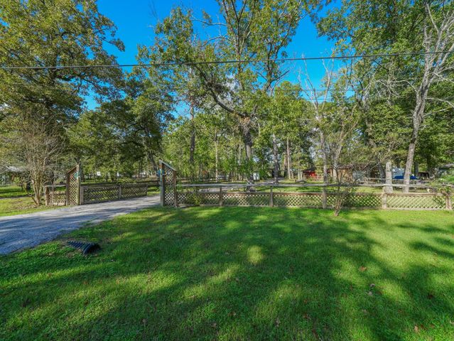 96 N Lakeside Drive, Huntsville, TX 77320