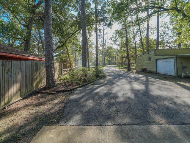 96 N Lakeside Drive, Huntsville, TX 77320