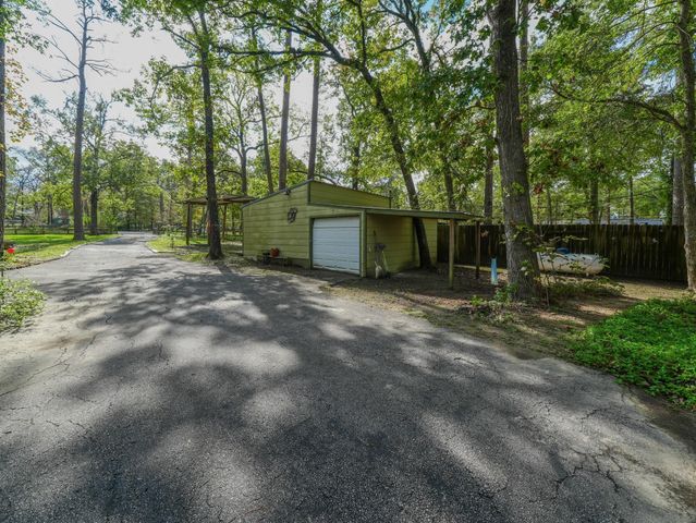 96 N Lakeside Drive, Huntsville, TX 77320