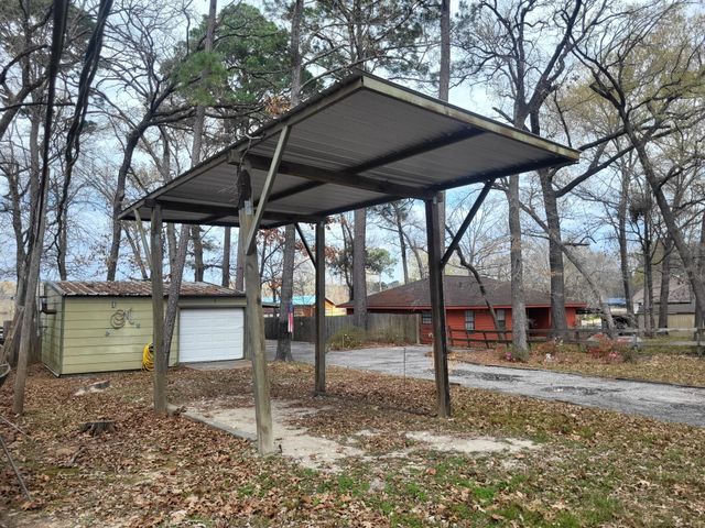 96 N Lakeside Drive, Huntsville, TX 77320