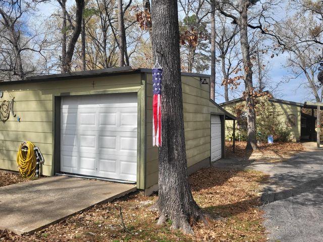 96 N Lakeside Drive, Huntsville, TX 77320