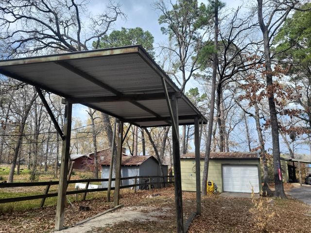 96 N Lakeside Drive, Huntsville, TX 77320