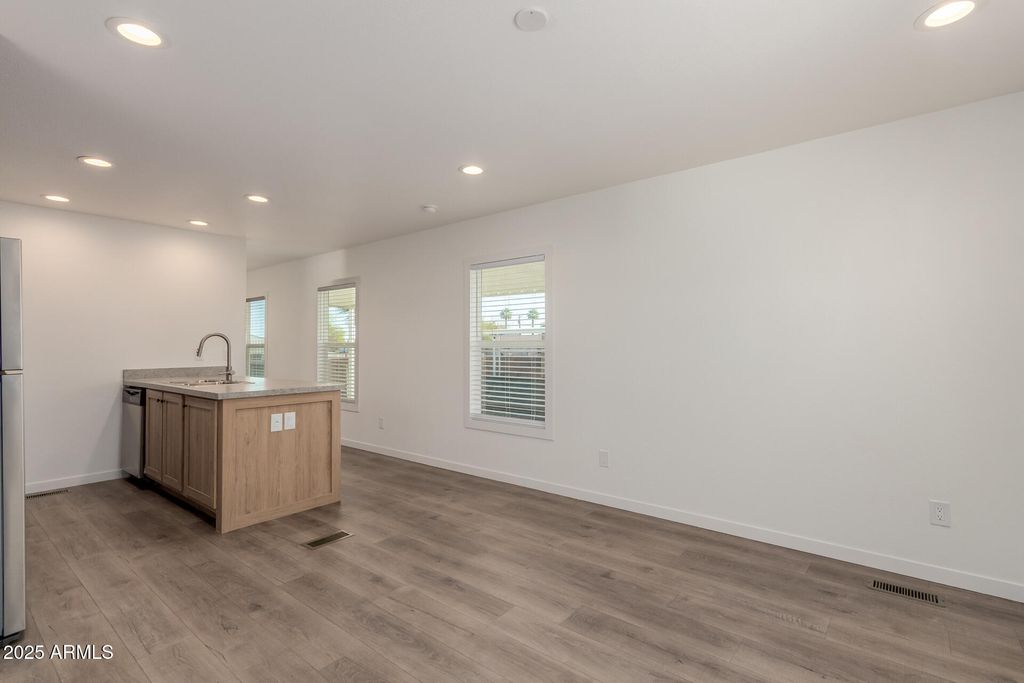 5201 W CAMELBACK Road E093, Phoenix, AZ 85031 — photo 4