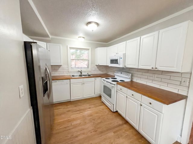 5834 Waters Edge Drive, Fayetteville, NC 28314