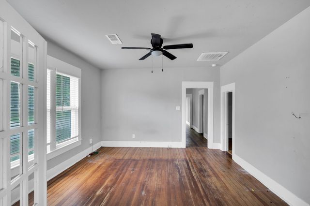 208 W Denton Street, Ennis, TX 75119