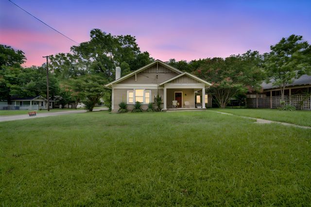 208 W Denton Street, Ennis, TX 75119