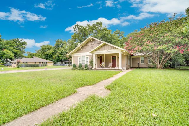 208 W Denton Street, Ennis, TX 75119