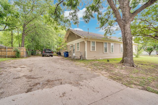 208 W Denton Street, Ennis, TX 75119