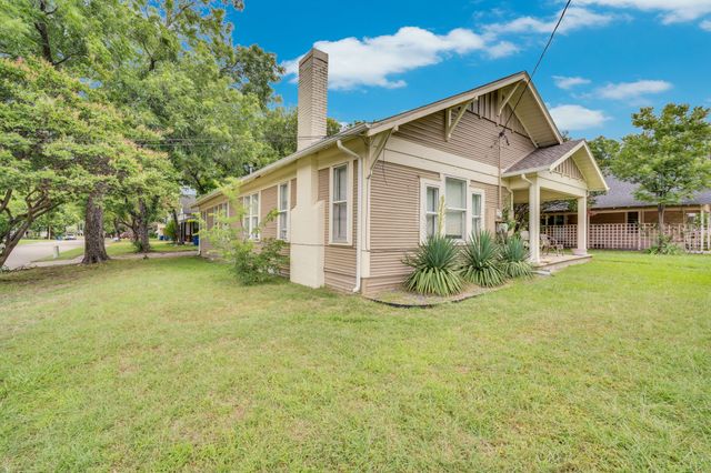 208 W Denton Street, Ennis, TX 75119