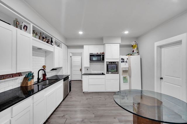 208 W Denton Street, Ennis, TX 75119