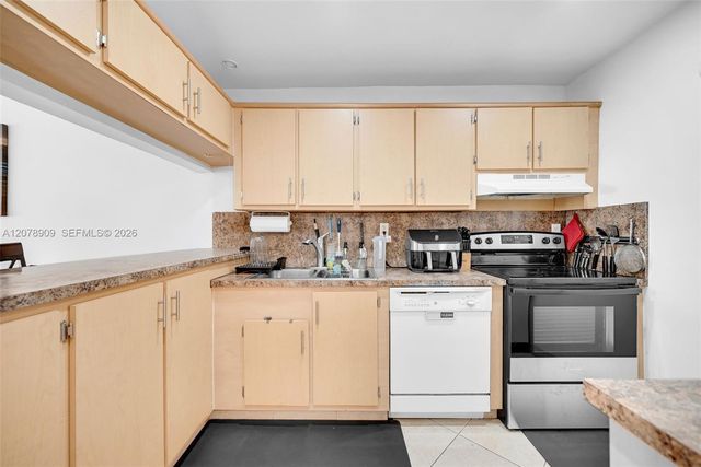7610 Stirling Road 206F, Davie, FL 33024