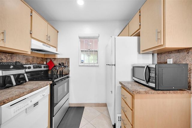 7610 Stirling Road 206F, Davie, FL 33024