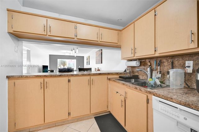 7610 Stirling Road 206F, Davie, FL 33024