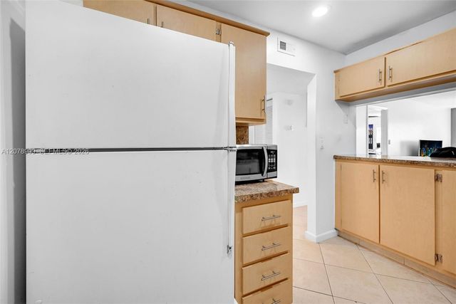 7610 Stirling Road 206F, Davie, FL 33024