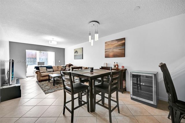 7610 Stirling Road 206F, Davie, FL 33024
