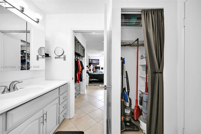 7610 Stirling Road 206F, Davie, FL 33024