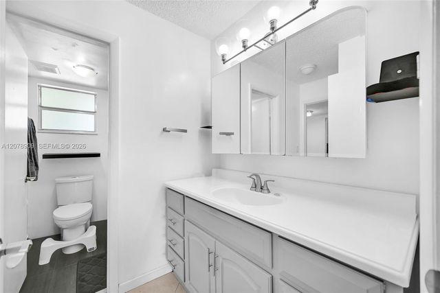 7610 Stirling Road 206F, Davie, FL 33024