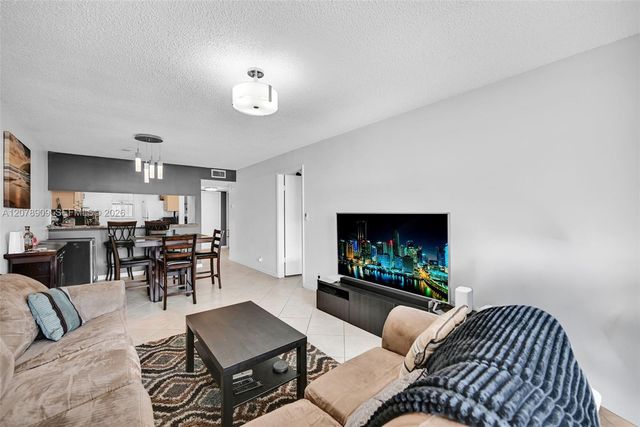 7610 Stirling Road 206F, Davie, FL 33024