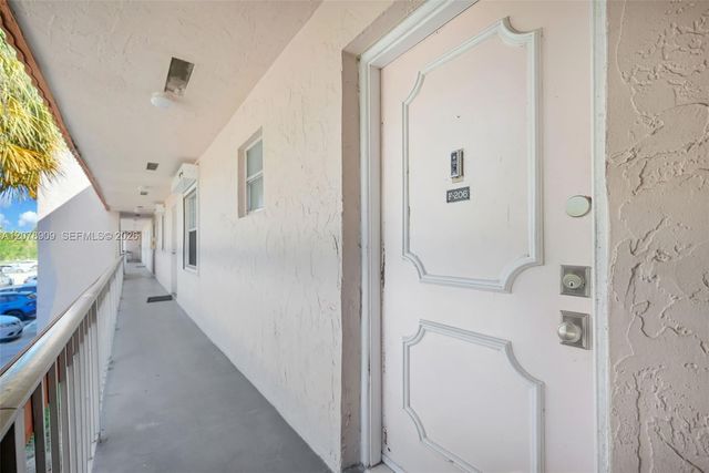 7610 Stirling Road 206F, Davie, FL 33024