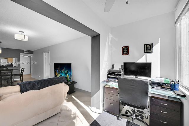 7610 Stirling Road 206F, Davie, FL 33024