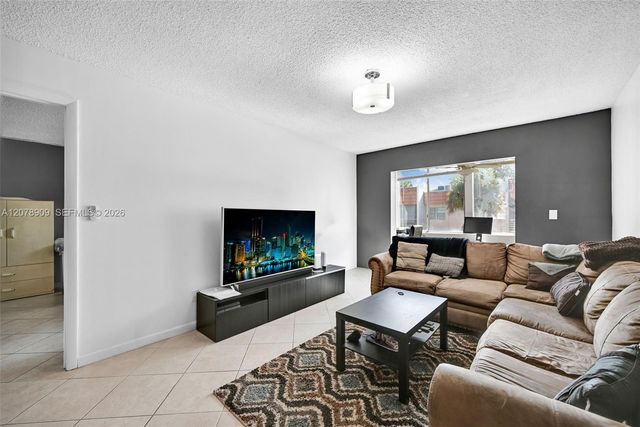7610 Stirling Road 206F, Davie, FL 33024
