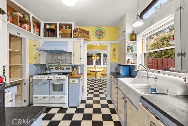 577 N Chester Avenue, Pasadena, CA 91106