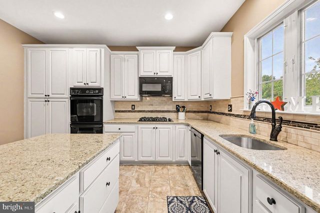 203 CRITTENDEN DR, Newtown, PA 18940