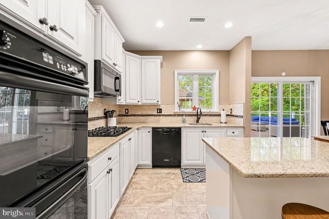 203 CRITTENDEN DR, Newtown, PA 18940