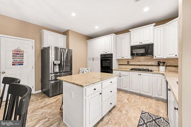203 CRITTENDEN DR, Newtown, PA 18940