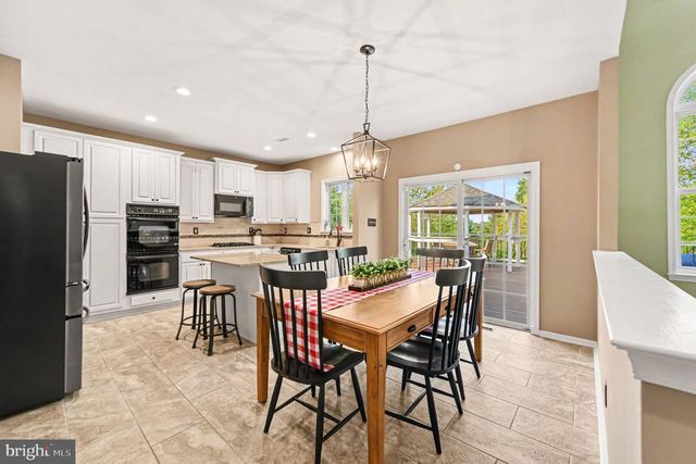 203 CRITTENDEN DR, Newtown, PA 18940