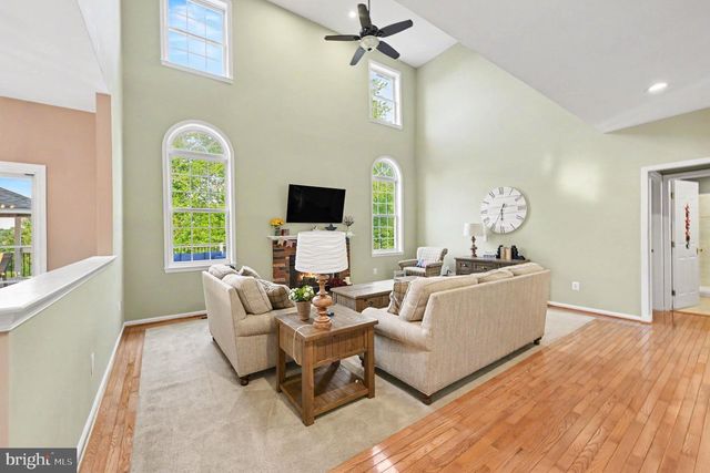 203 CRITTENDEN DR, Newtown, PA 18940