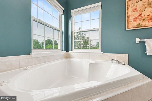 203 CRITTENDEN DR, Newtown, PA 18940