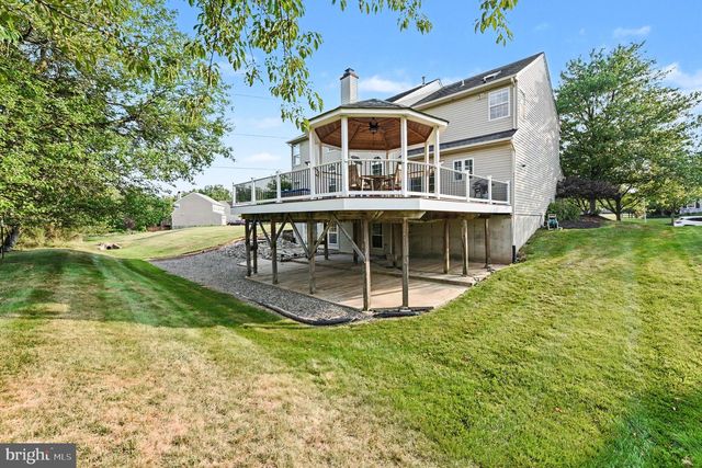 203 CRITTENDEN DR, Newtown, PA 18940