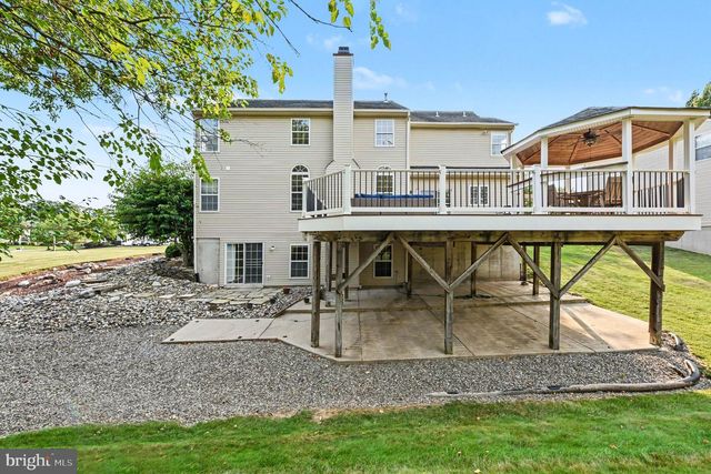 203 CRITTENDEN DR, Newtown, PA 18940