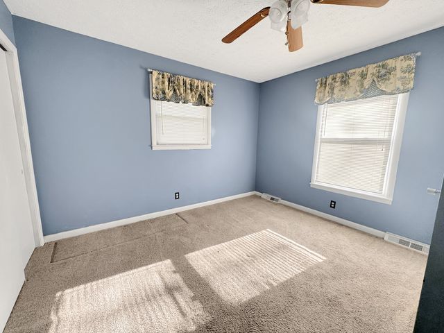 75 Towering Oaks Dr, Tennessee Ridge, TN 37178
