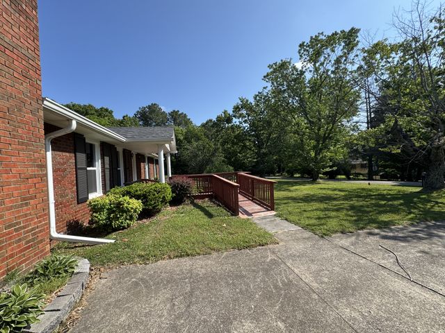 75 Towering Oaks Dr, Tennessee Ridge, TN 37178