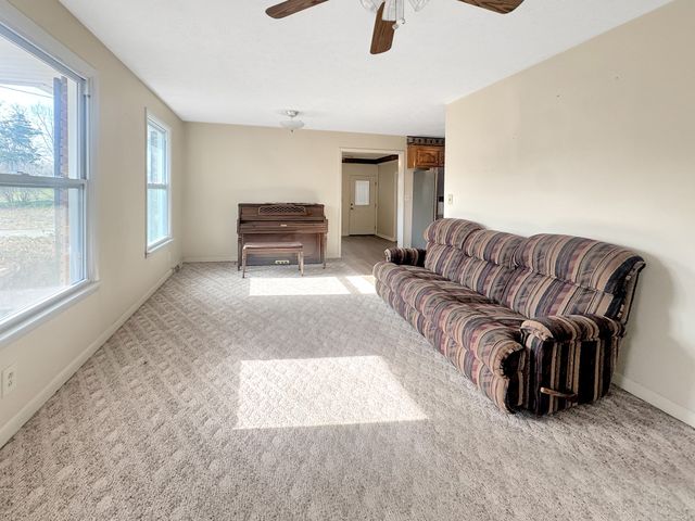 75 Towering Oaks Dr, Tennessee Ridge, TN 37178