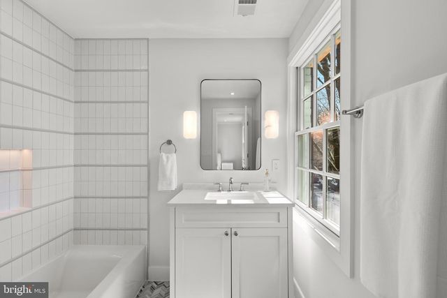 5117 YUMA ST NW, Washington, DC 20016