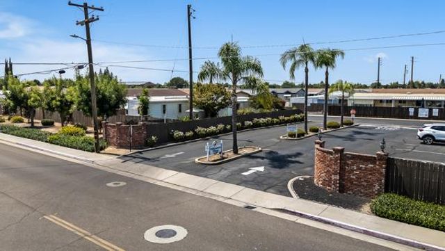 1551 6th #179 Avenue, Kingsburg, CA 93631