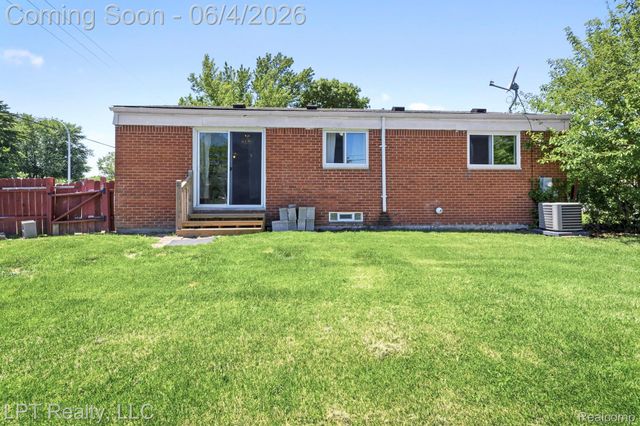 18181 Winwood Court, Brownstown Charter Township, MI 48193